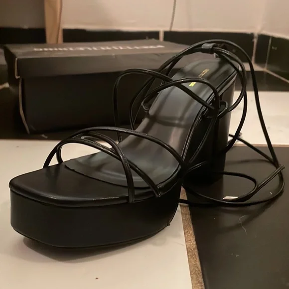 NEVER WORN PLATFORMS Pretty Little Thing - Picture 2 of 3